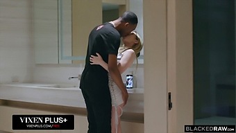 sarışın,irklar arası,oral seks,binicilik,doggystyle,sonuna kadar boğaz,iç çamaşırı,kedi yalama,top emme,öpüşme,misyoner,tersten dişi kovboy kızı,büyük yarak,büyük yarak,küçük memeler